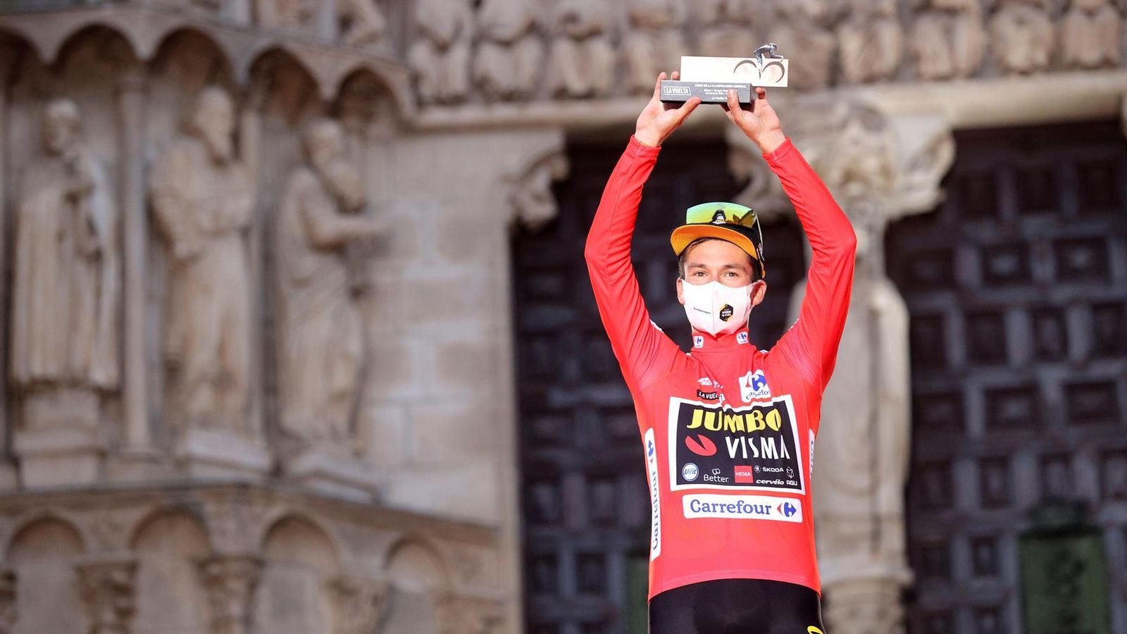 Roglic, amb el mallot de líder