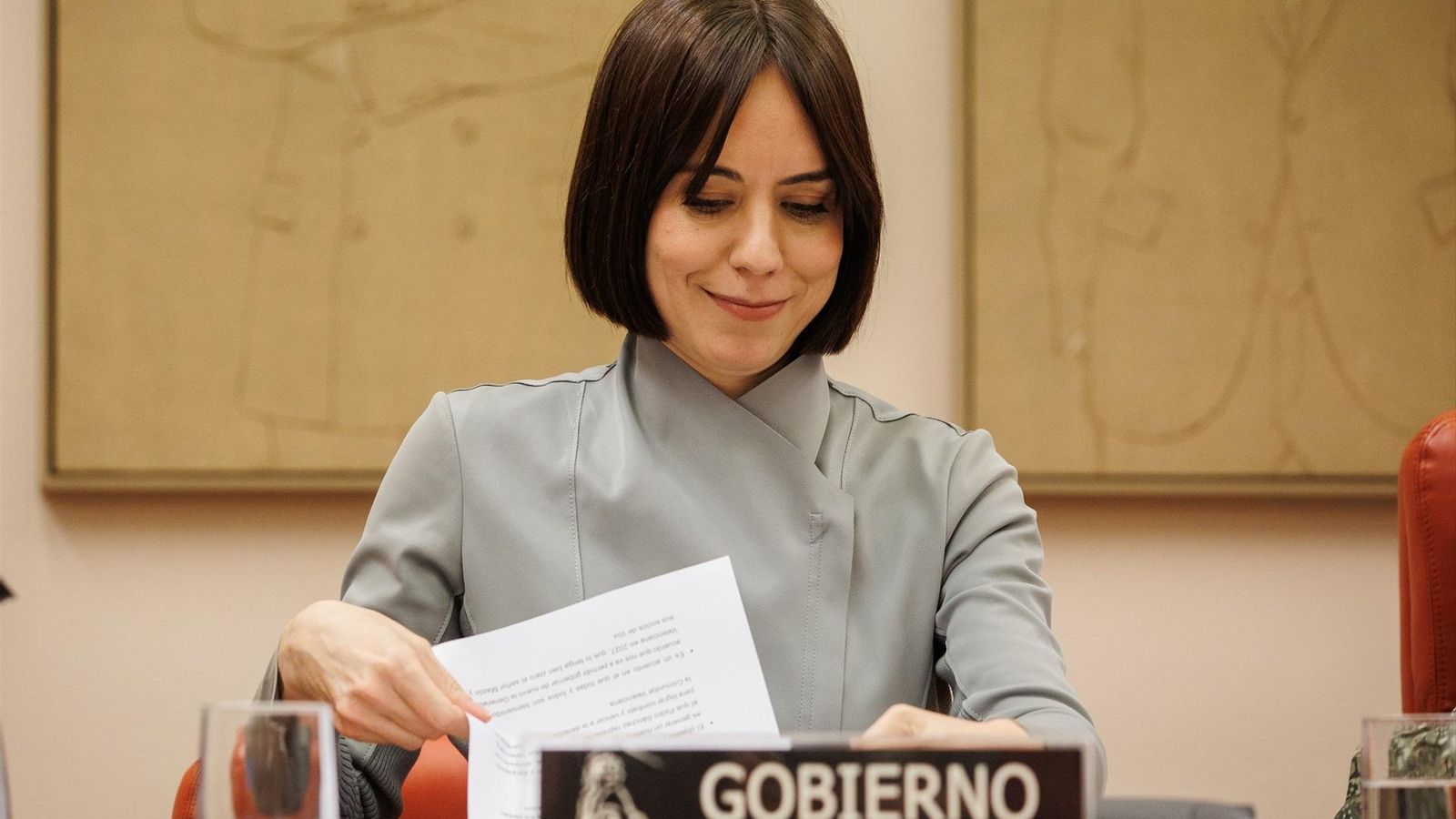 La ministra de Ciència, Diana Morant, a l'arribada a la comissió de Ciència, Innovació i Universitats, en el Congrés dels Diputats, aquest dimecres