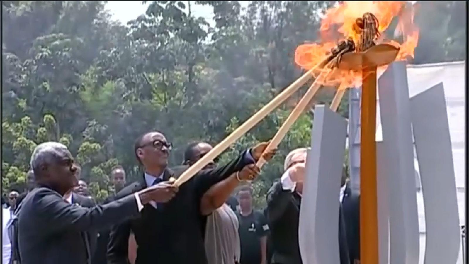 VÍDEO | Ruanda recorda les víctimes del genocidi enmig d\'un debat sobre el perdó i el futur