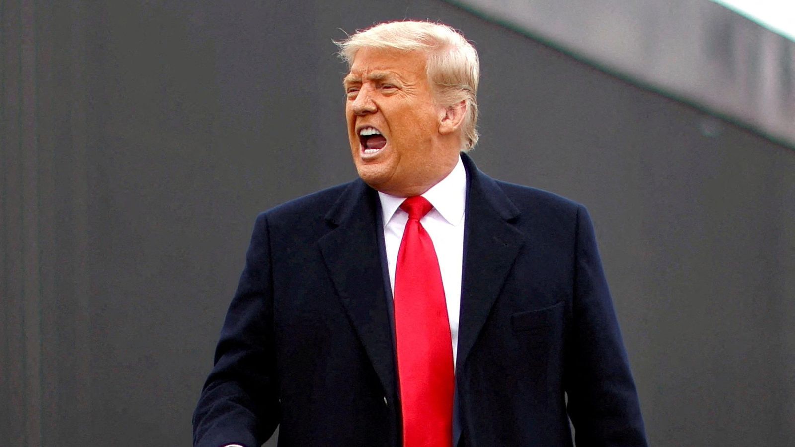 Trump, pegant crits en una visita a la frontera amb Mèxic el gener de 2021