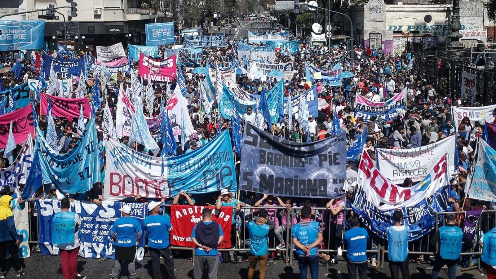 Milers de persones es congreguen aquest dimecres davant del Congrés de l’Argentina, a Buenos Aires
