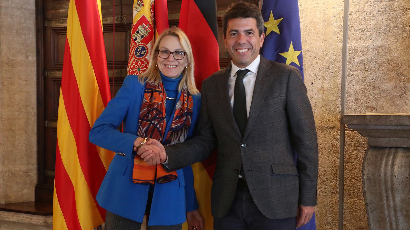 El president de la Generalitat, Carlos mazón, amb l'ambaixadora d'Alemanya Margarete Grosse