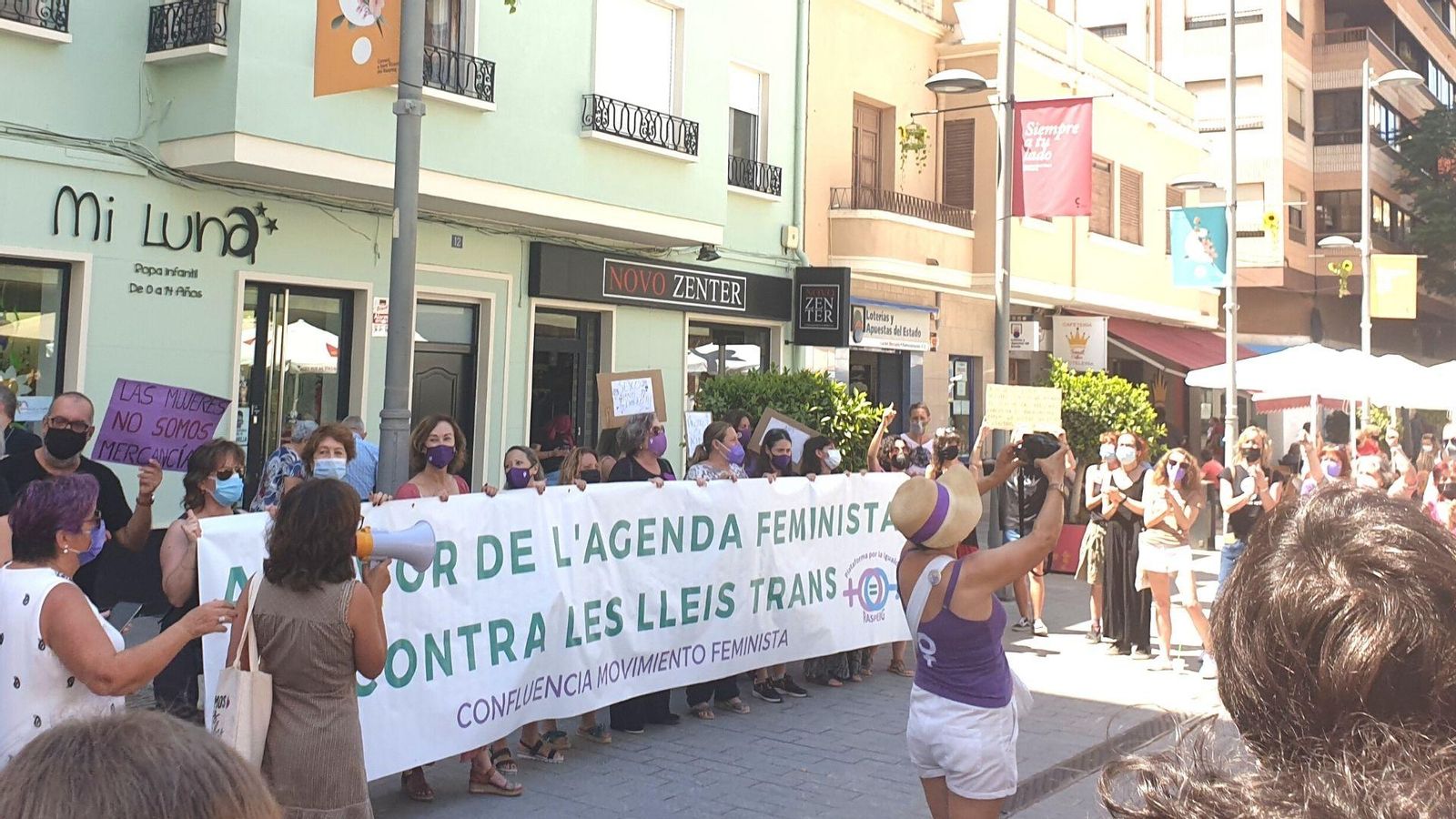 Grups feministes es manifesten a Sant Vicent del Raspeig