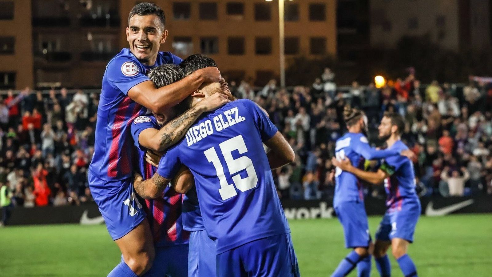 Els jugadors de l'Eldenc celebren un gol