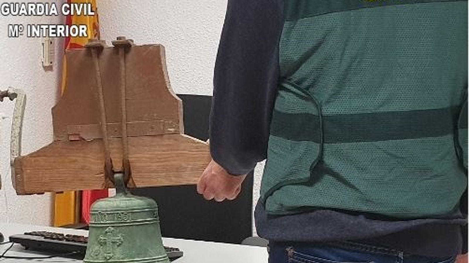 La campana recuperada per la Guardia Civil