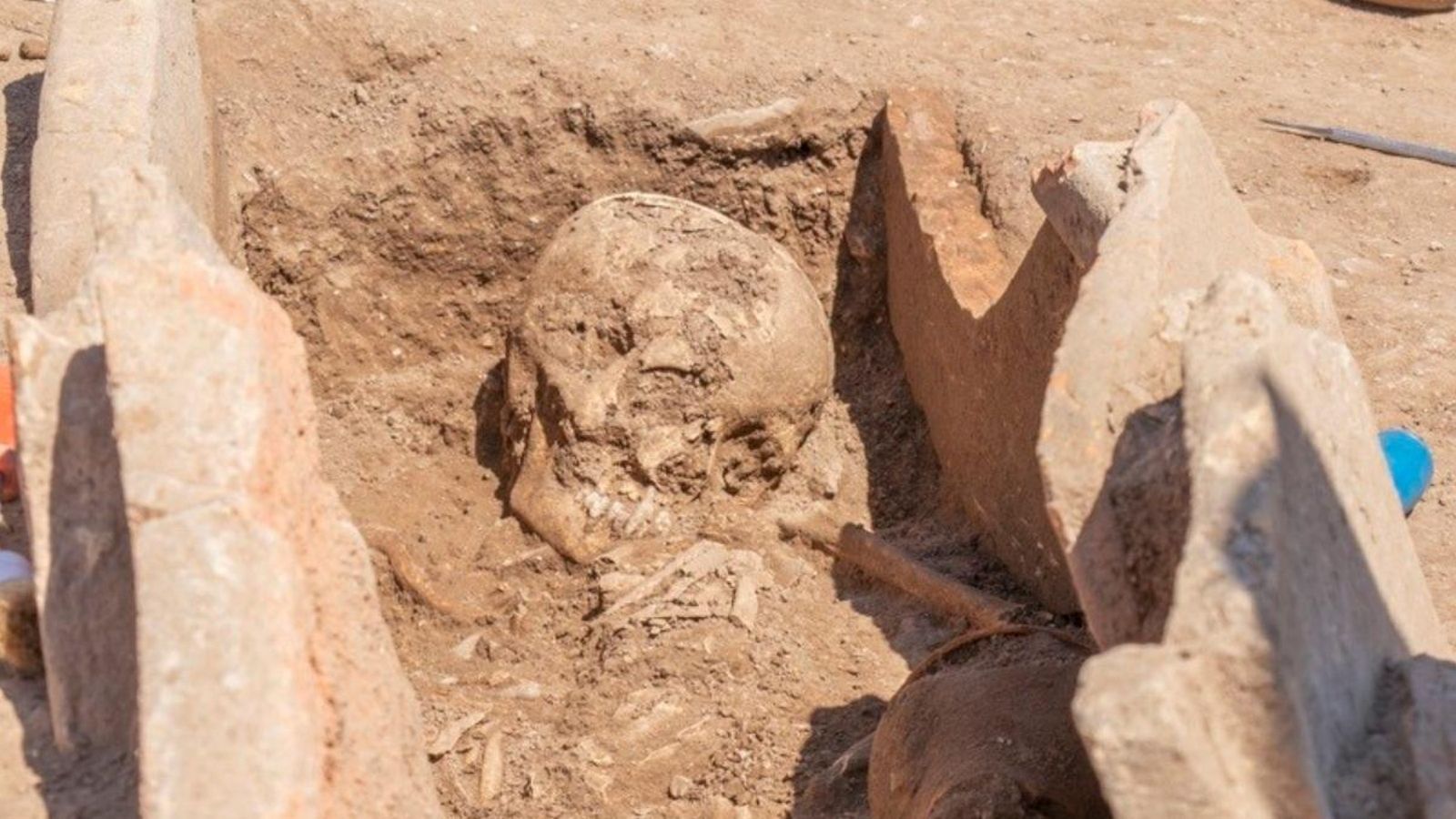 La tomba de l'època romana descoberta a Llíria