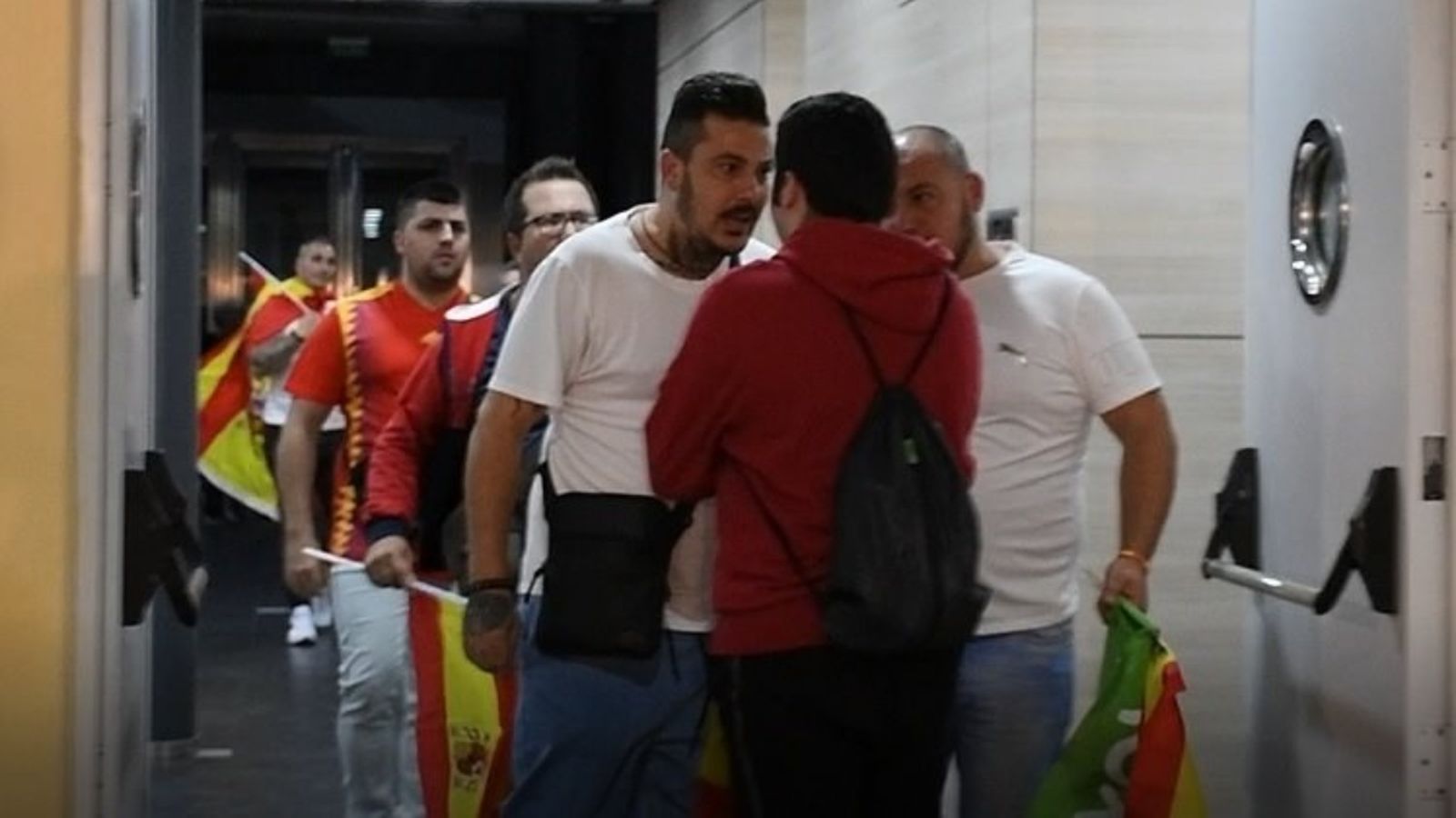 Moments de tensió viscuts dissabte a l’IFA entre persones suposadament vinculades a Vox i assistents al Saló del Còmic