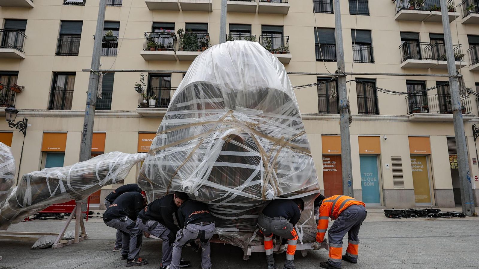 València es prepara per a les Falles 2025 canviant la seua fisonomia des de principis de març