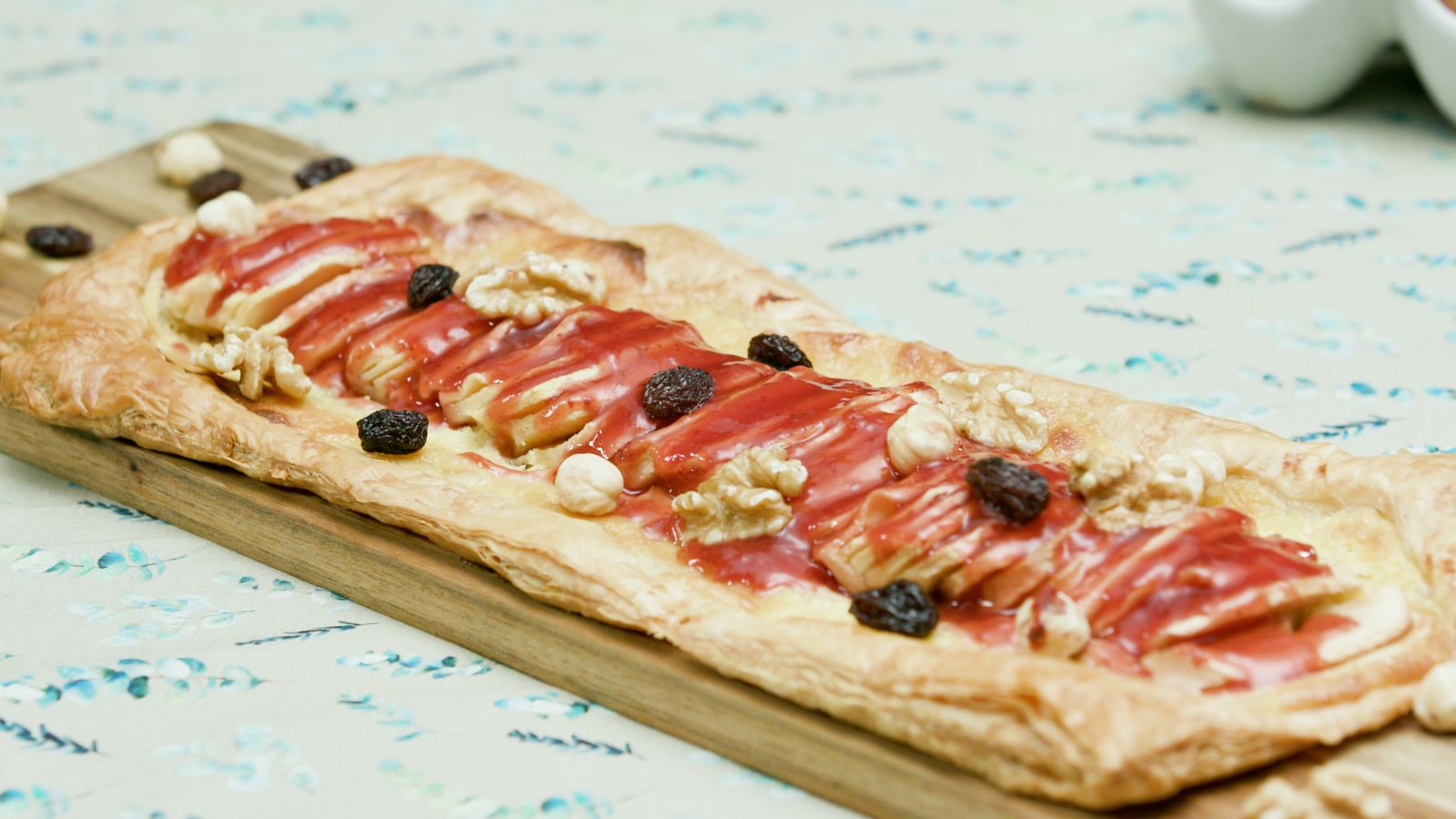 Pastís de poma amb gelatina de maduixes