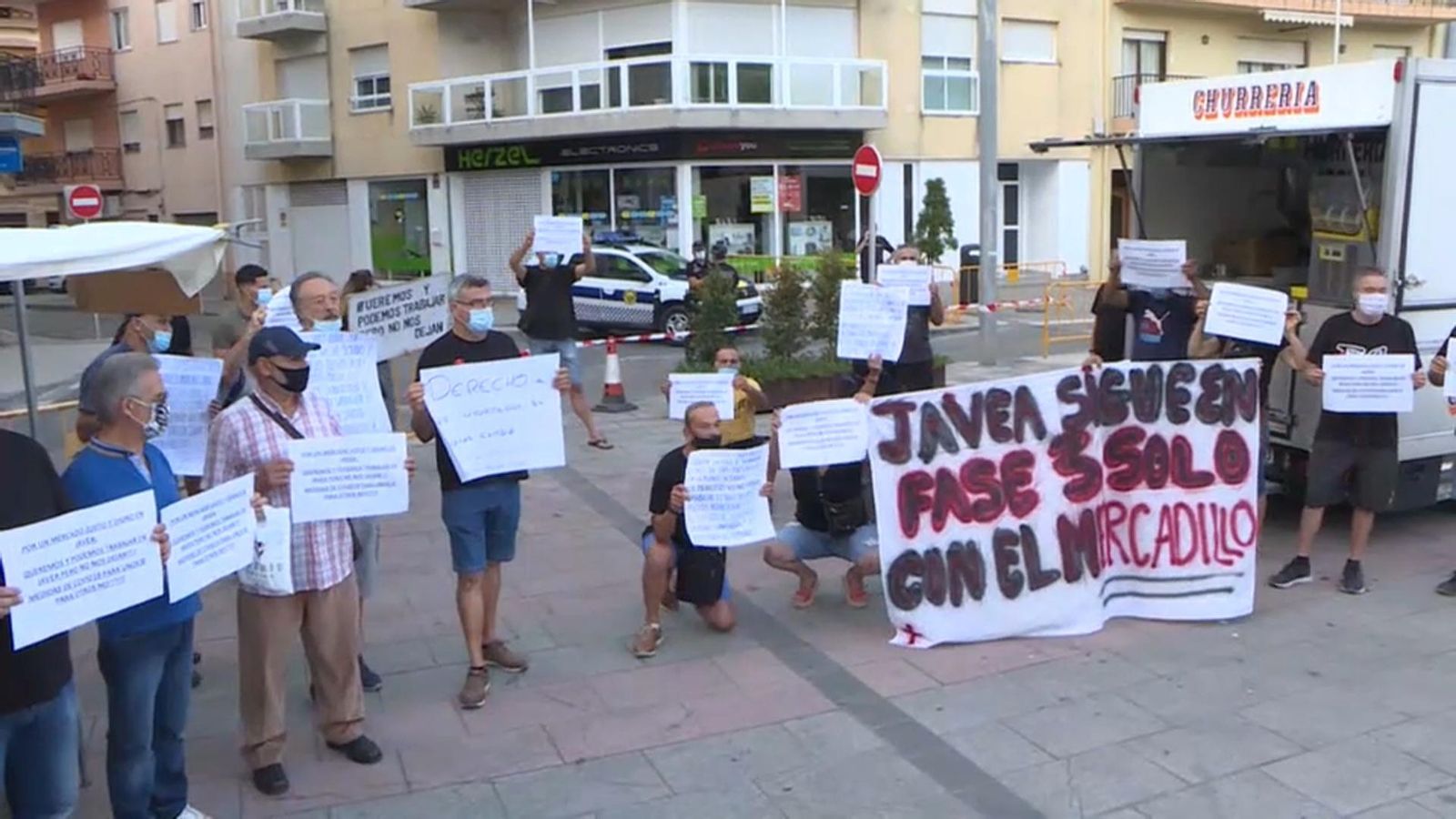 Una imatge de la protesta dels comerciants, hui, a Xàbia