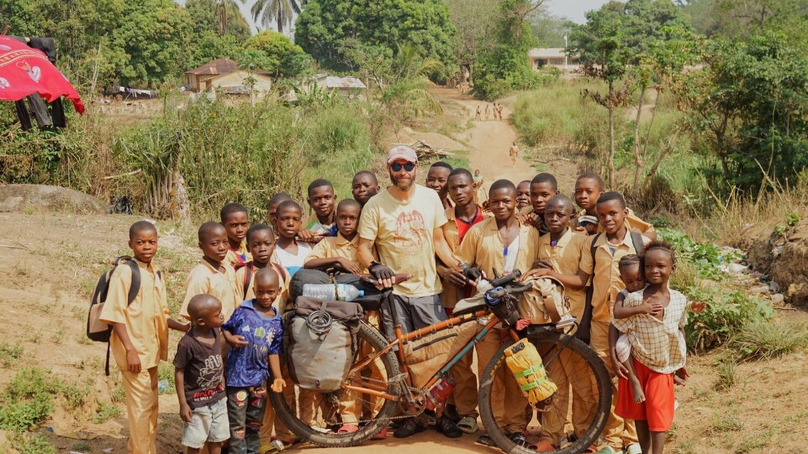 07.10.2024 | Un veí de Pedreguer recorre Àfrica en bicicleta