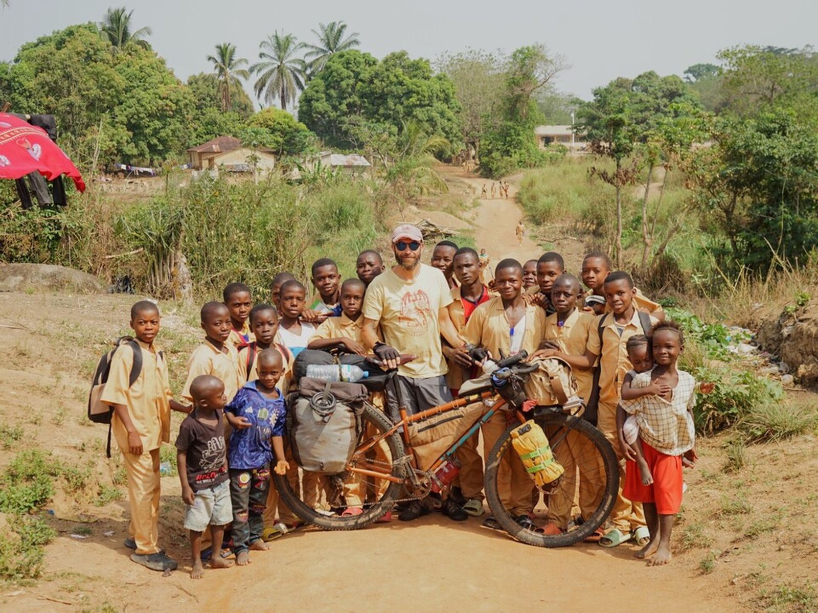 07.10.2024 | Un veí de Pedreguer recorre Àfrica en bicicleta