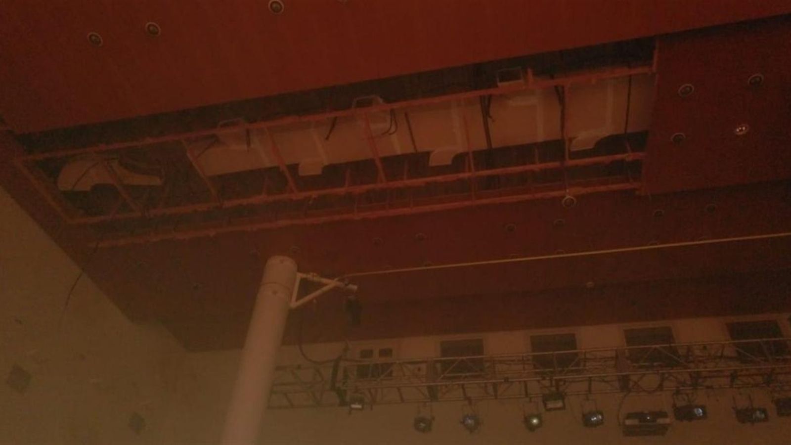 Despreniment d'una part del sostre de la Sala Rodrigo del Palau de la Música de València