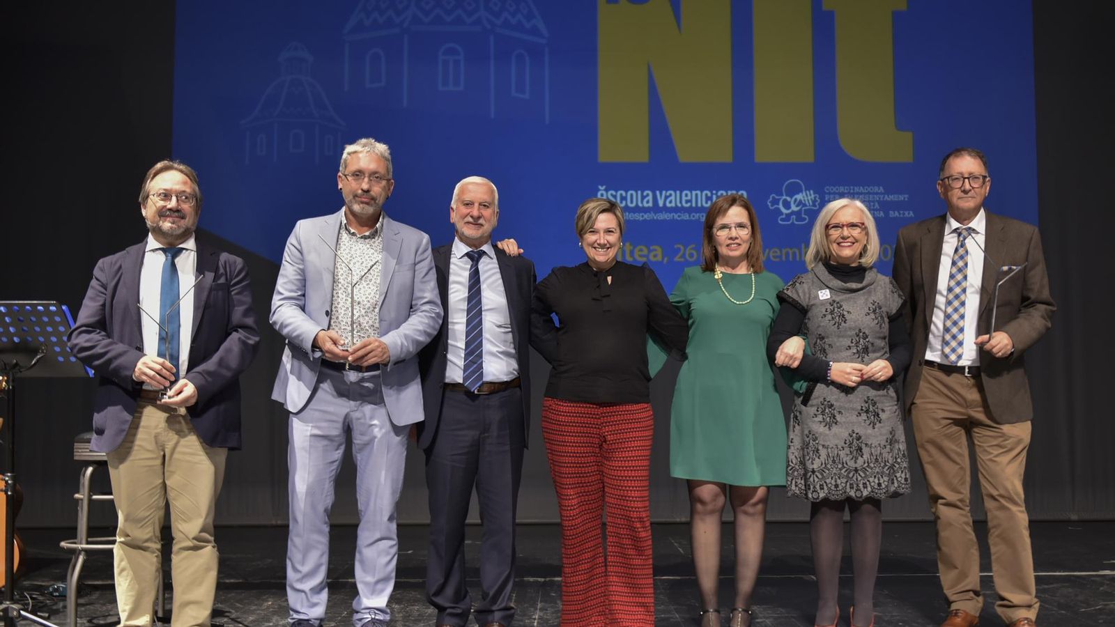 Fotografía de família amb els tres guardons lliurats enguany