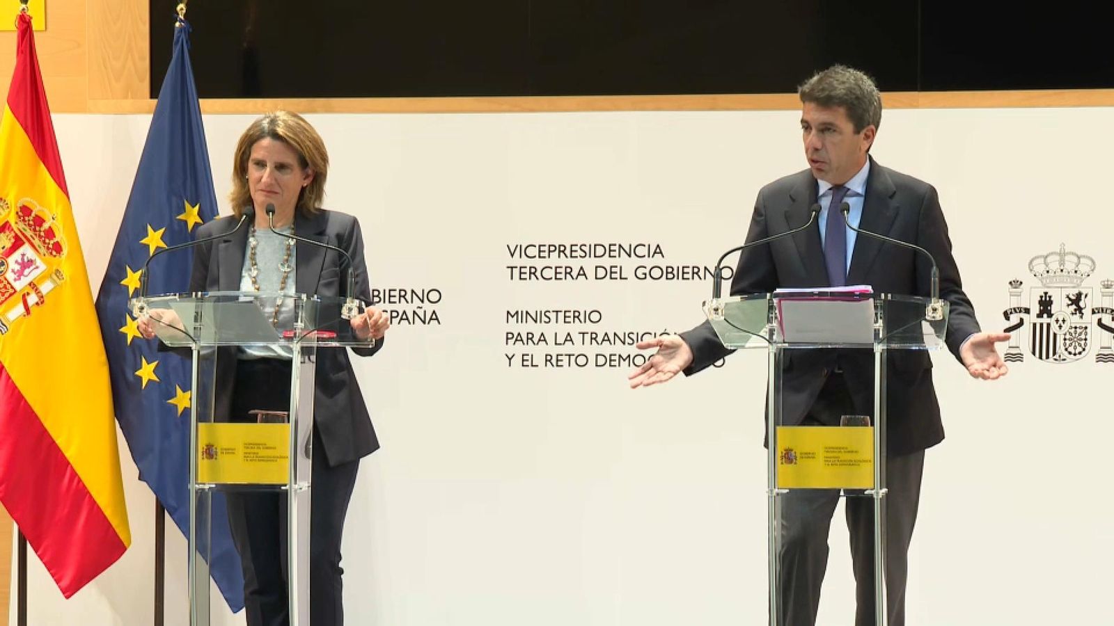 La vicepresidenta i ministra de Transició Ecològica Teresa Ribera i el cap del Consell Carlos Mazón durant la roda de premsa La vicepresidenta i ministra de Transició Ecològica Teresa Ribera i el cap del Consell, Carlos Mazón, durant la roda de premsa