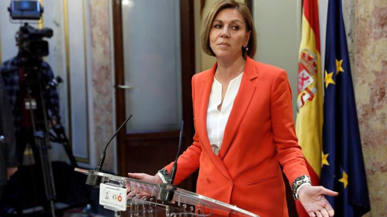 La secretària general del PP, María Dolores de Cospedal, realitza declaracions a la premsa al Congrés