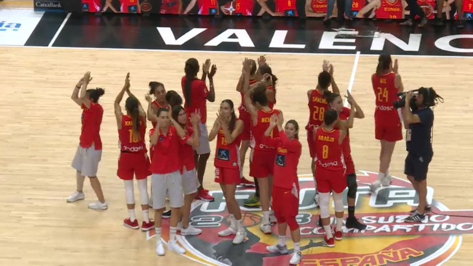 La selecció espanyola de bàsquet femení agraeix a l´afició de la Fonteta el suport rebut La selecció espanyola de bàsquet femení agraeix a l´afició de la Fonteta el suport rebut