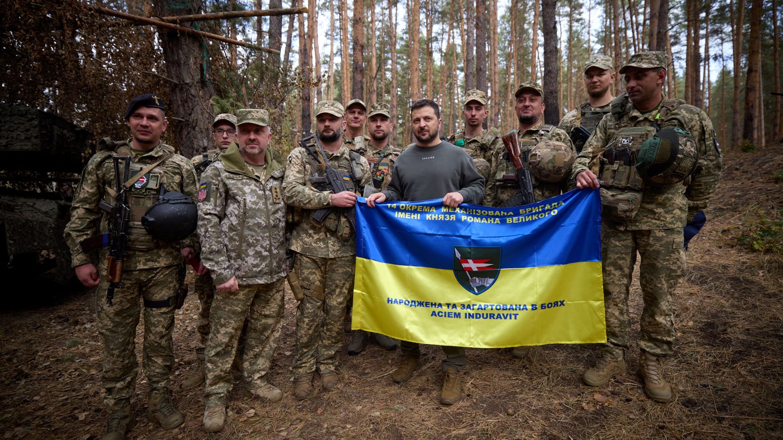 El president d'Ucraïna visita una línia del front en l'est d'Ucraïna
