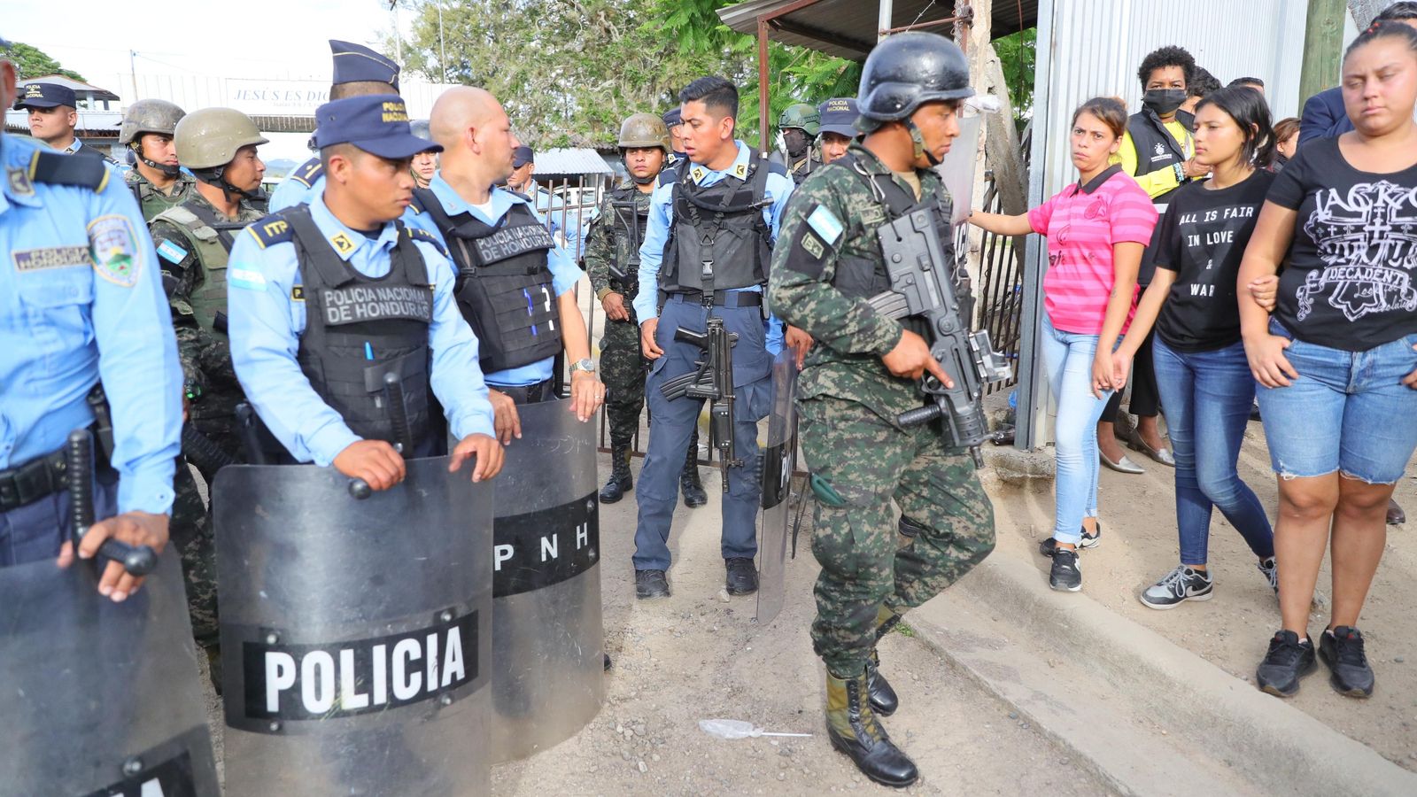 Policies i militars vigilen el Centre Femení d'Adaptació Social (Cefas), a Hondures