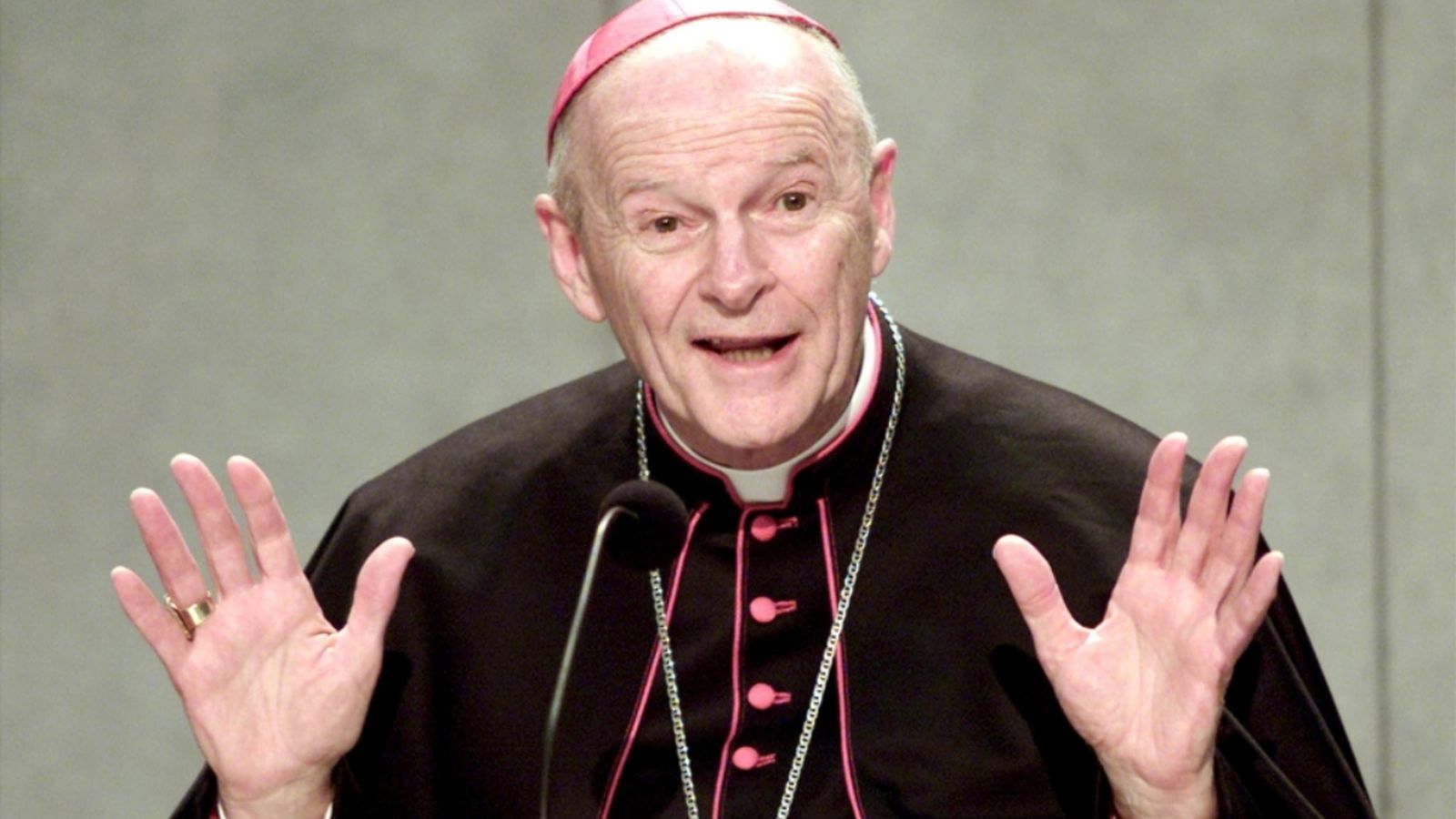 Theodore McCarrick, cardenal i arquebisbe de Washington, presentà la renúncia divendres 27 de juliol.