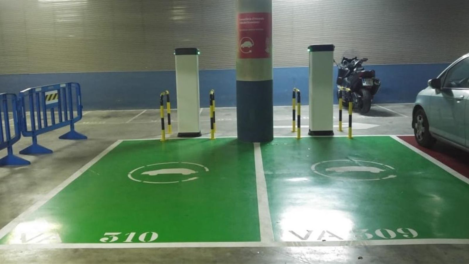 La Generalitat instal·la terminals de càrrega elèctrica per als vehicles de l\'administració