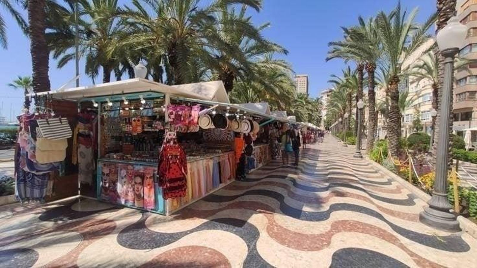 Casetes d'artesania de l'Esplanada d'Alacant