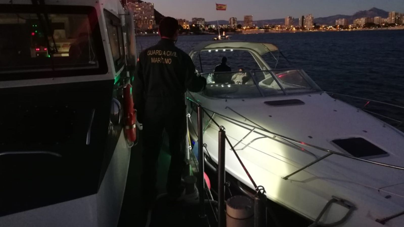 La Guàrdia Civil d'Alacant desmantella una festa privada