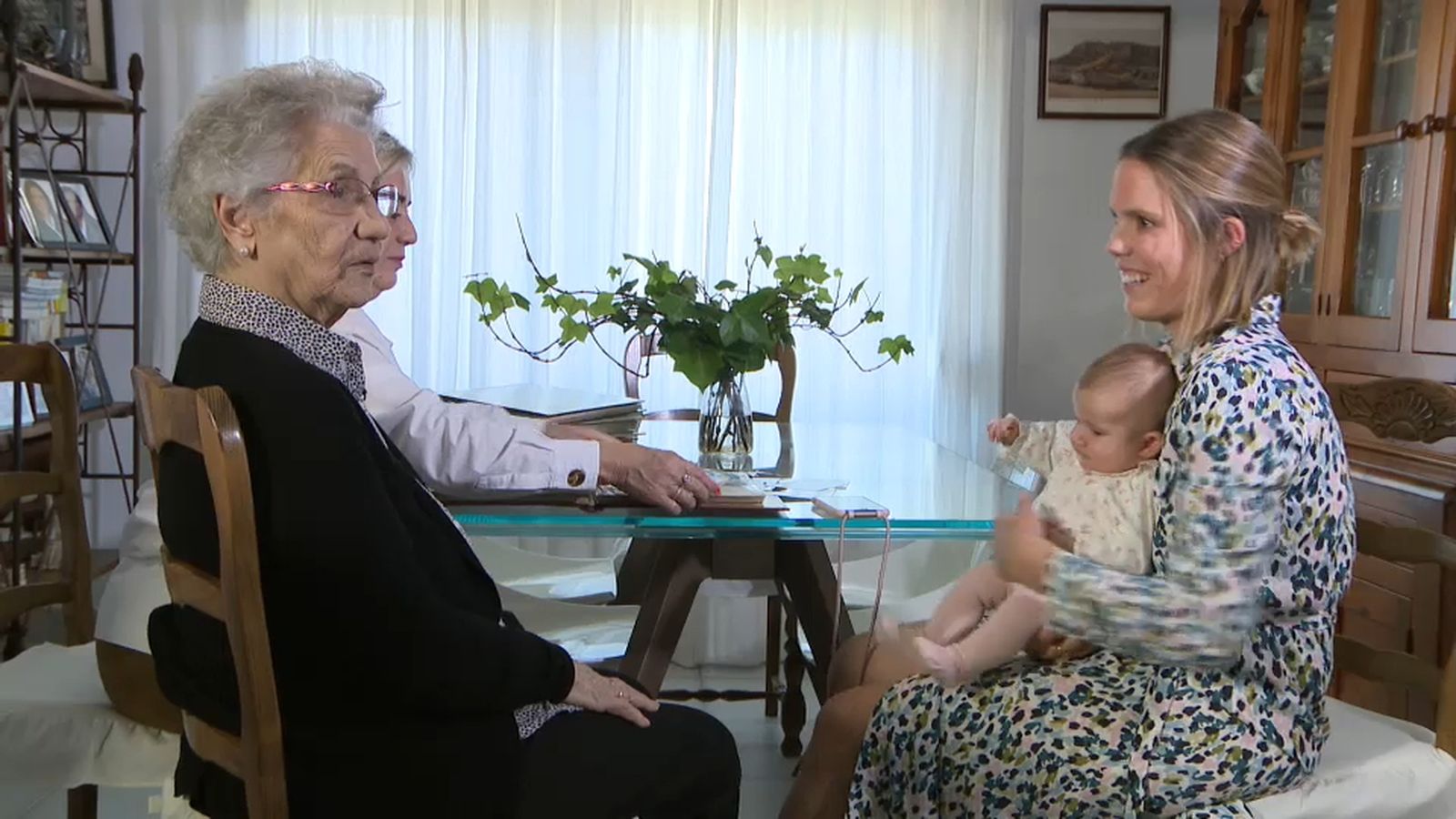 Carmen, Luisa i Ana són mares de tres generacions diferents