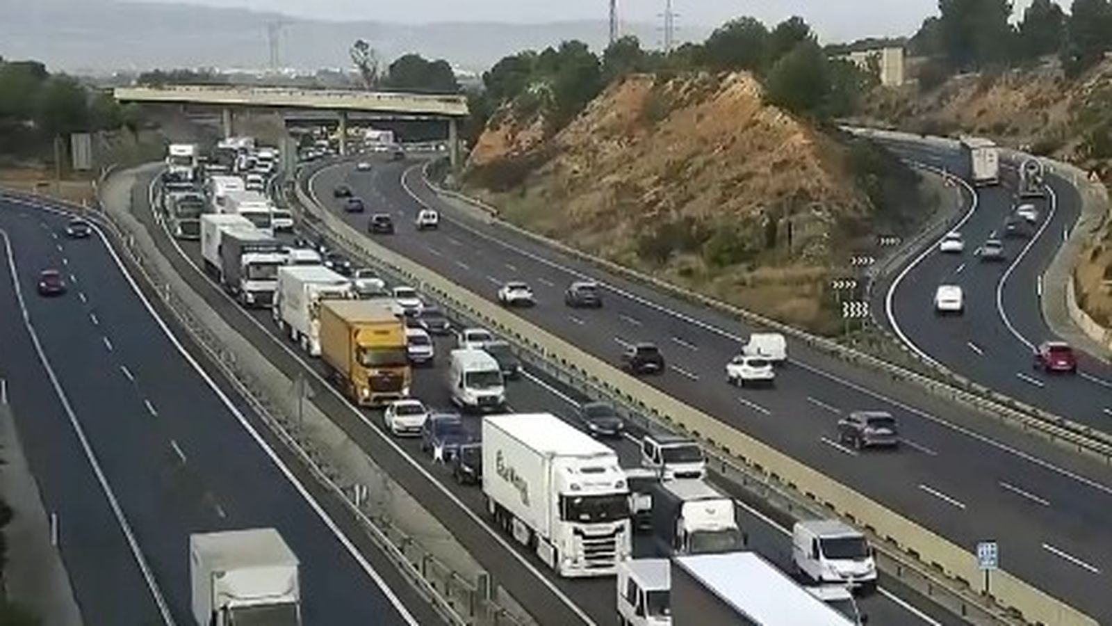 Importants retenciones este dimarts de matí a la xarxa viària de València