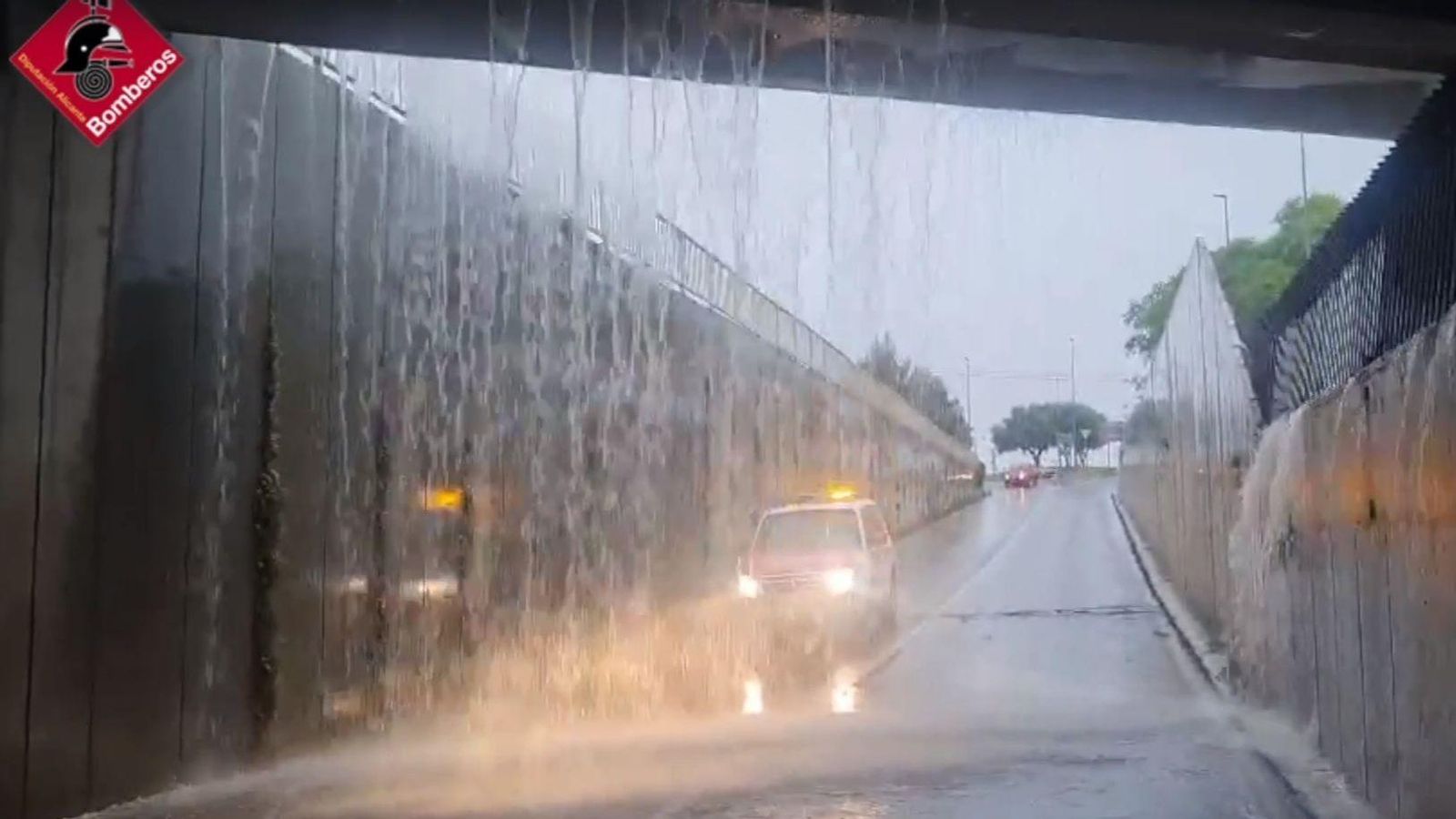 Un dels túnels que ha quedat negat per l'aigua caiguda al llarg del matí