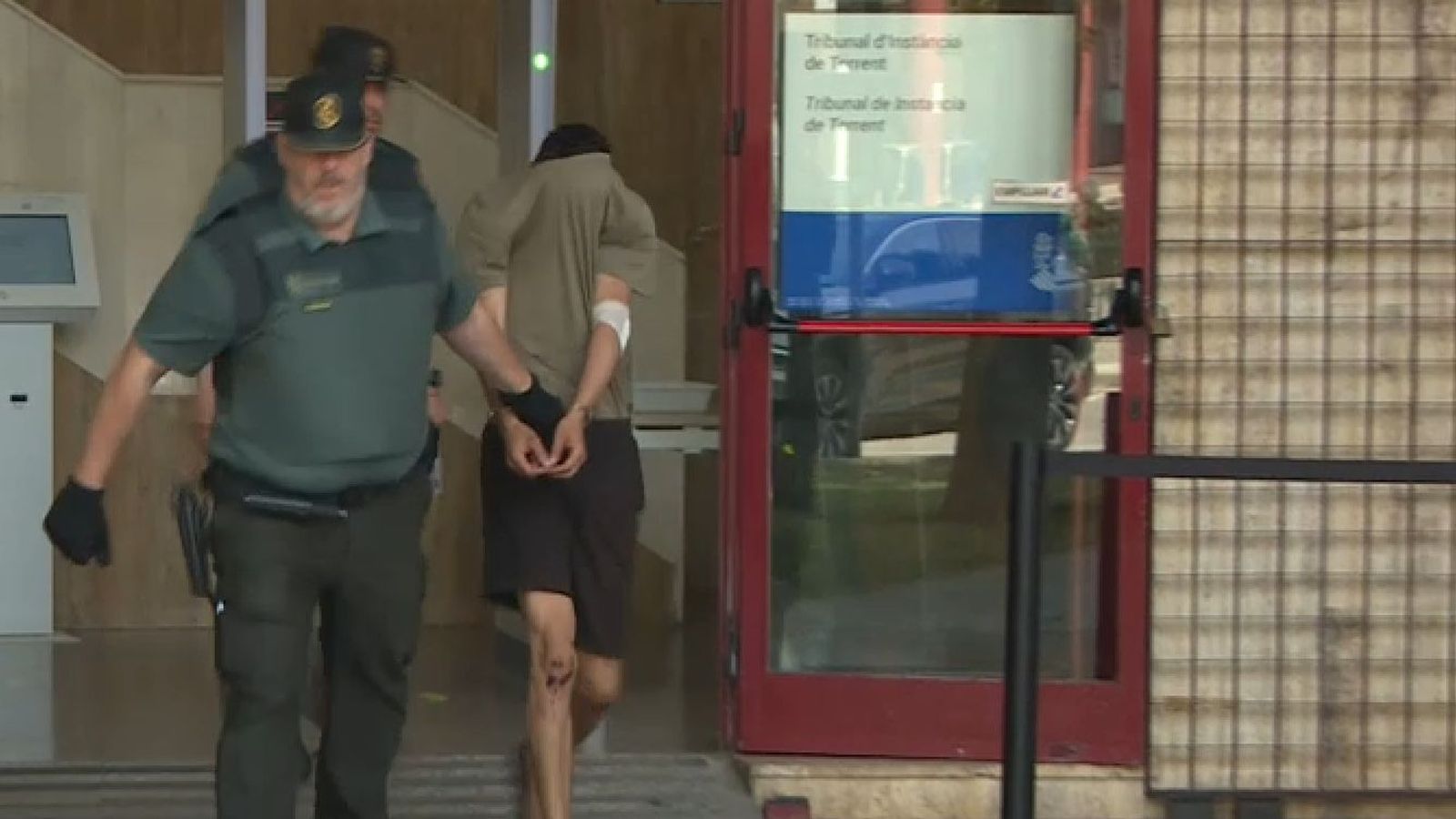 L'arrestat pel crim d'Aldaia, en eixir de declarar davant l'autoritat judicial a Torrent