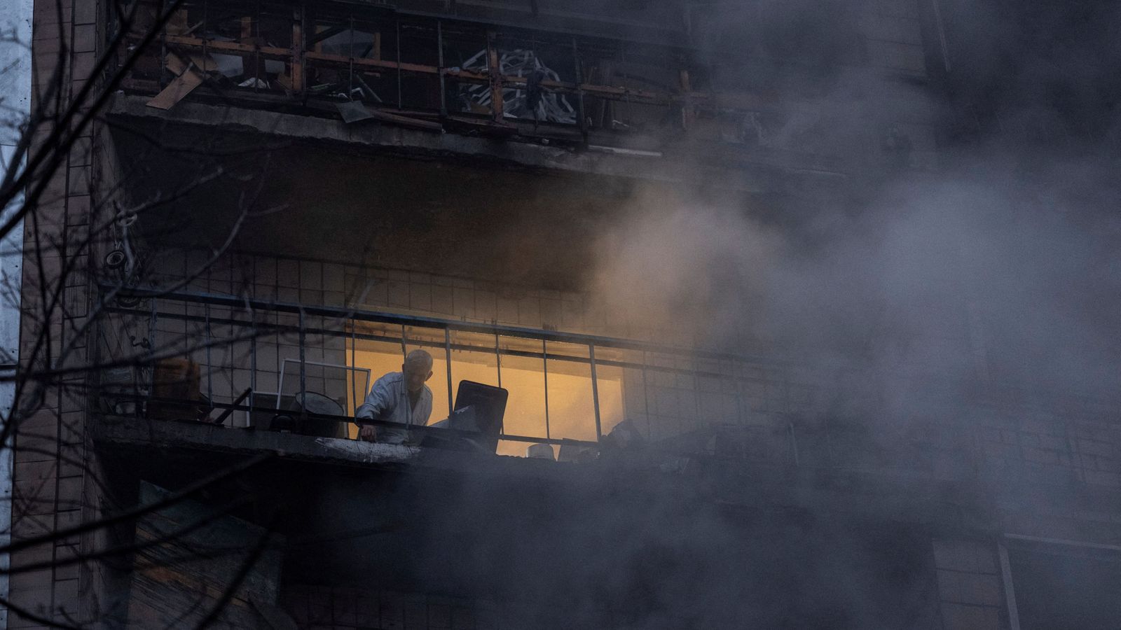 Edifici d’habitatges impactat per un atac aeri rus, a Kramatorsk, regió de Donetsk (Ucraïna), 8 de febrer