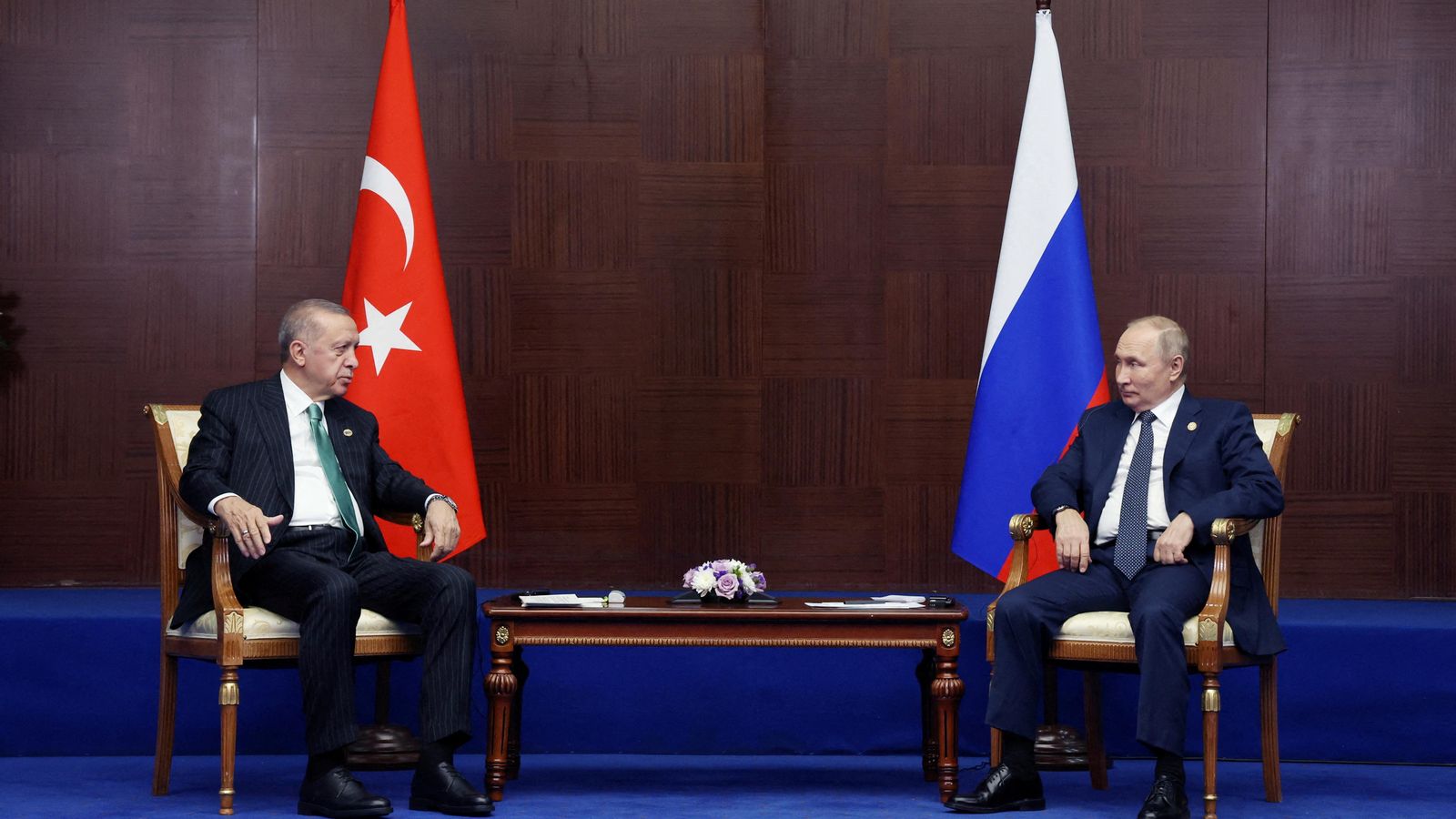 El president rus Vladímir Putin i el president turc Erdogan es reuneixen al marge de la cimera de la CICA a Astana El president rus Vladimir Putin i el president turc Erdogan es reuneixen al marge de la cimera de la CICA a Astana