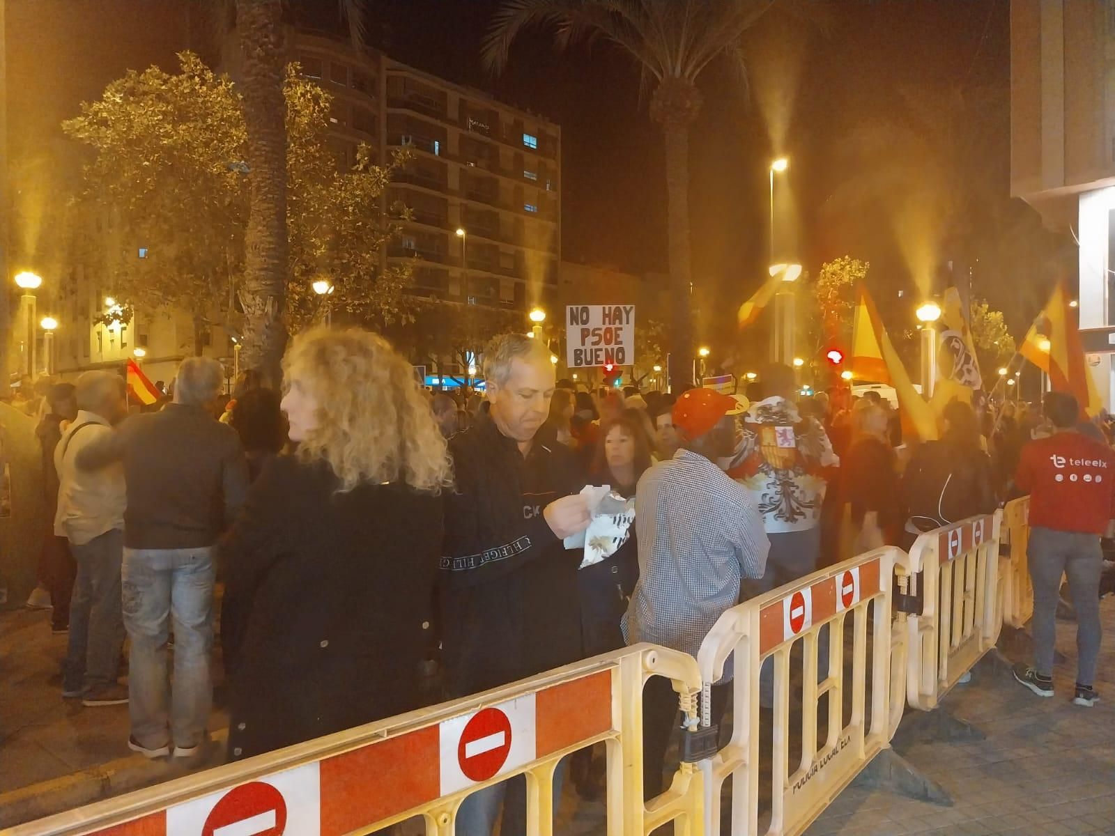 Un moment de la protesta a Elx, aquest divendres Un moment de la protesta a Elx, aquest divendres