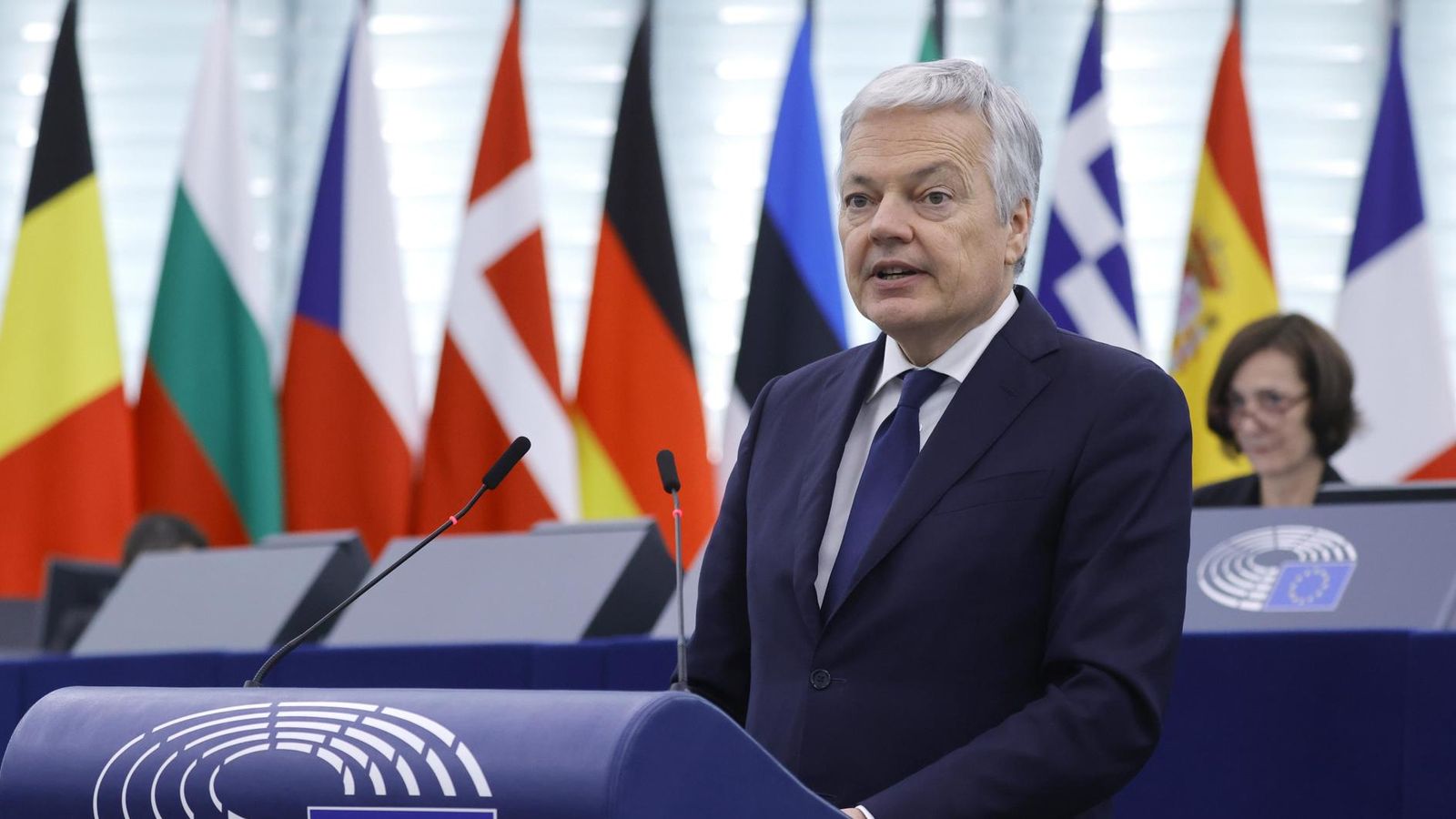 El comissari europeu de Justícia Didier Reynders intervé en el ple del parlament europeu