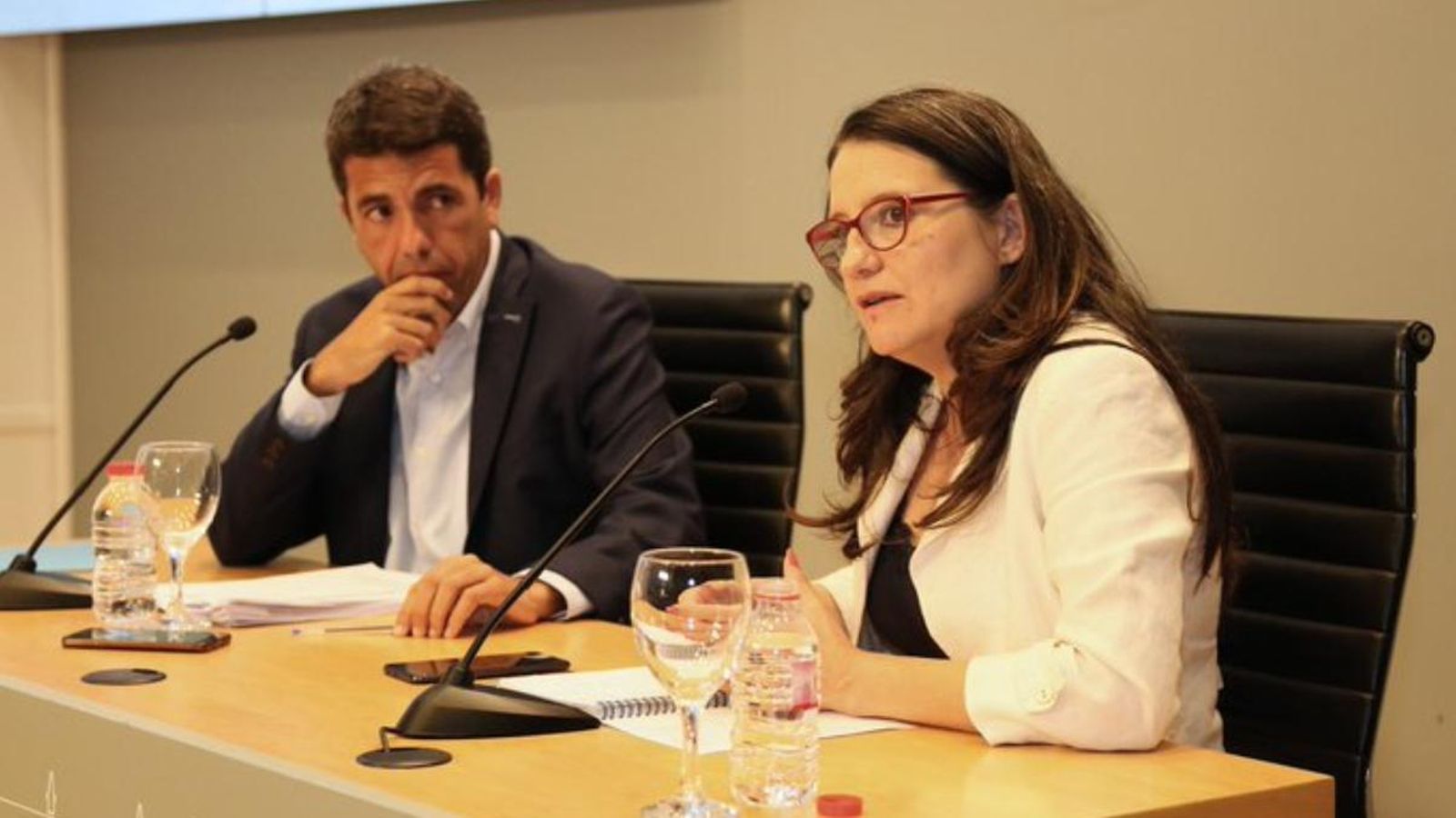 La vicepresidenta del Consell, Mónica Oltra i el president de la Diputació d'Alacant, Carlos Mazón