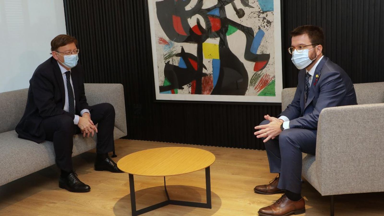 Reunió entre el cap del Consell, Ximo Puig, i el president català interí i conseller d’Economia i Hisenda, Pere Aragonès a Barcelona