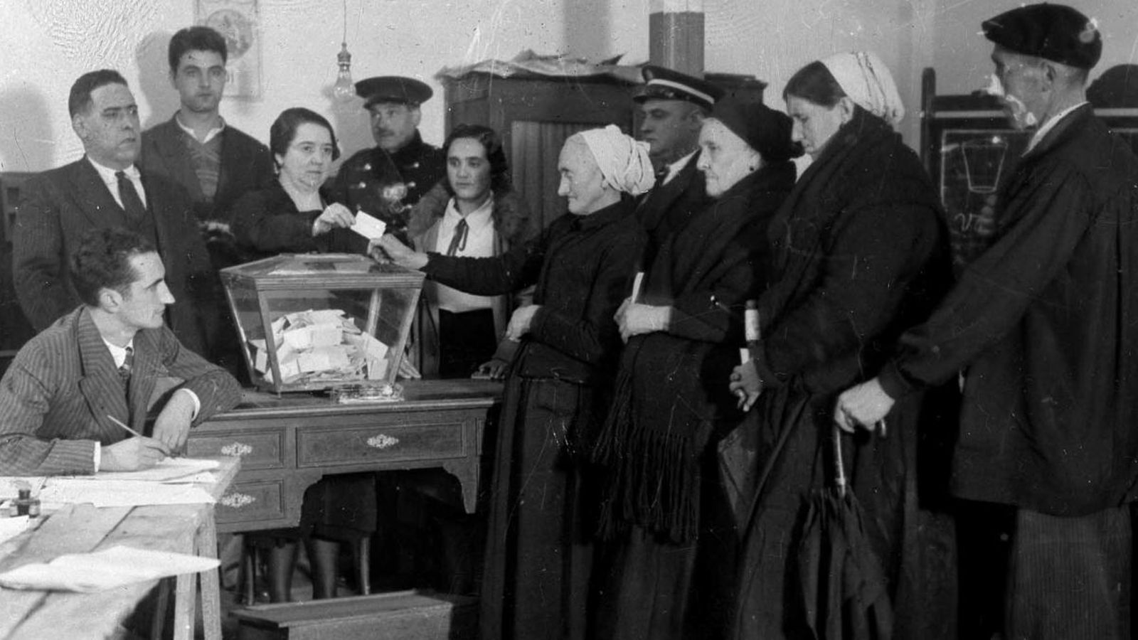 Dones que voten per primera vegada a Eibar, el 5 de novembre de 1933