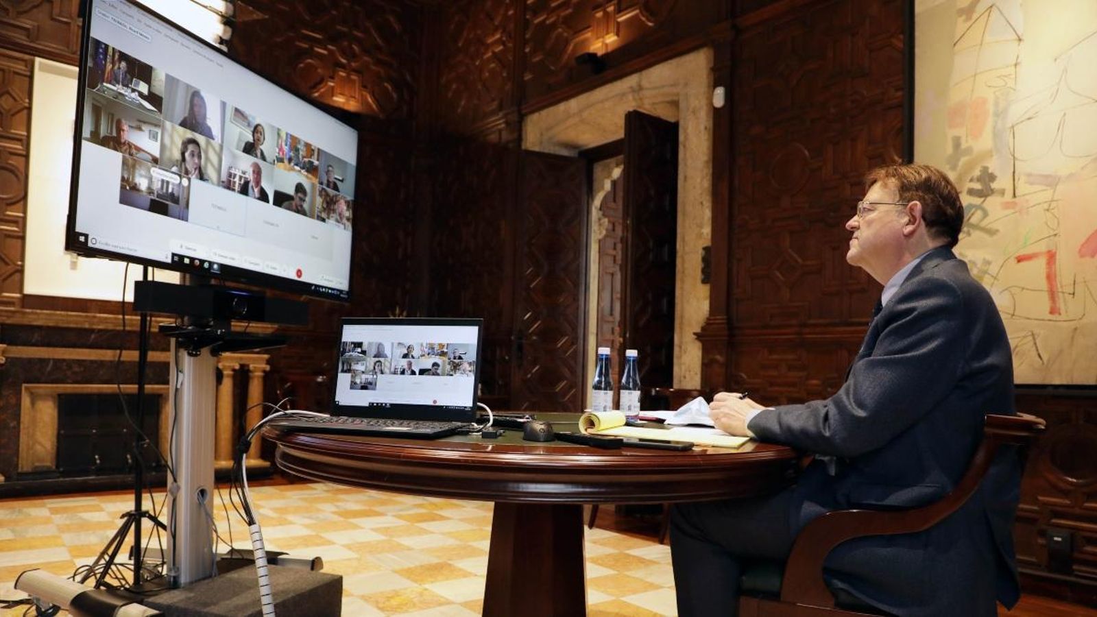 El president de la Generalitat, Ximo Puig, en l'encontre amb el comité d'experts que asssessoren la Generalitat