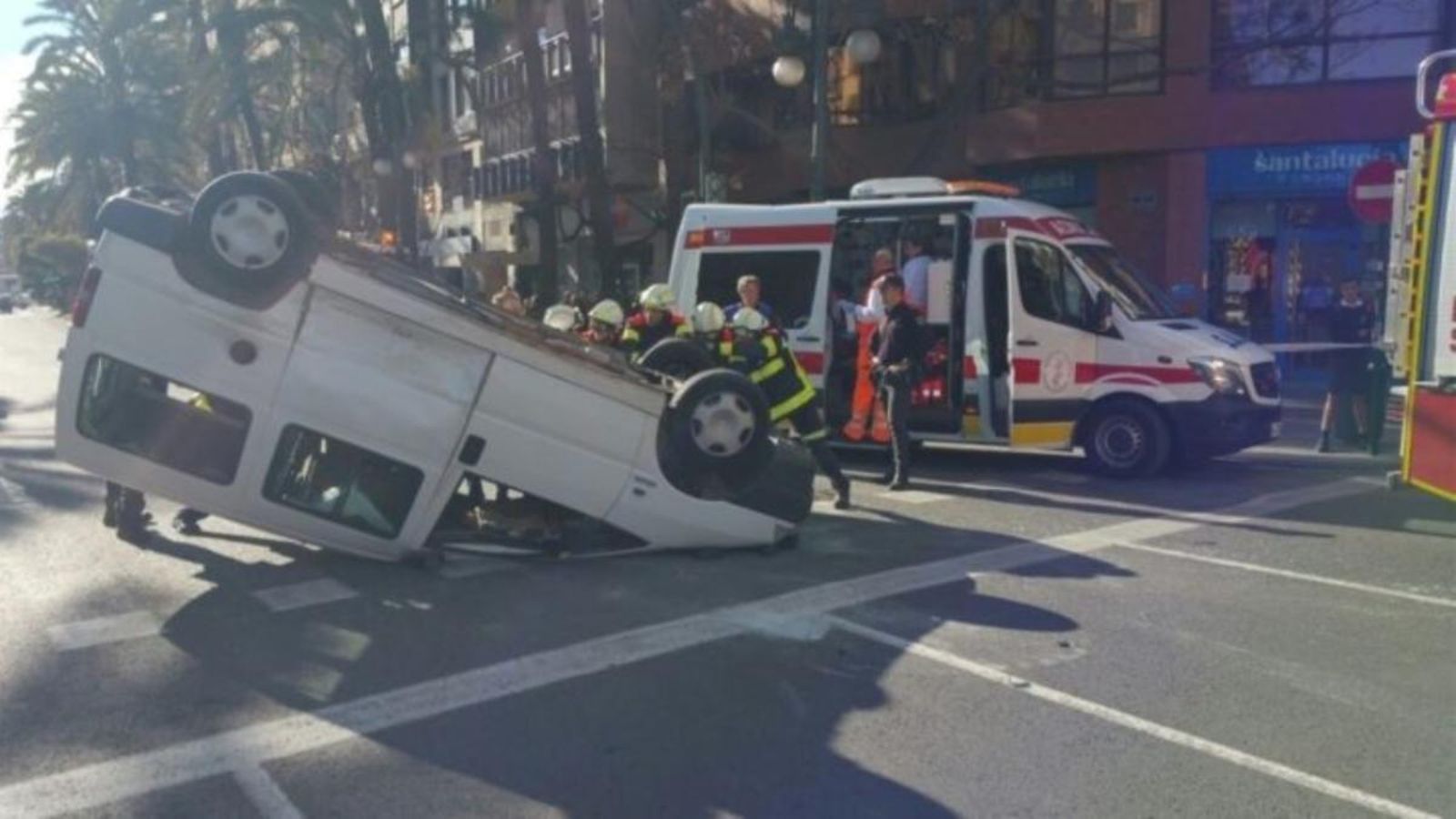 Imatge d'arxiu d'un accident de trànsit dins del casc urbà d'un municipi valencià