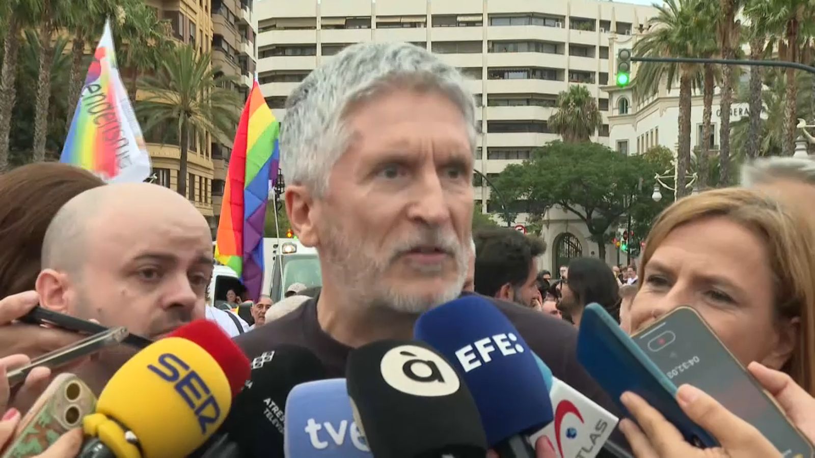 El ministre d'Interior, Fernando Grande-Marlaska, abans de participar en la manifestació de l'Orgull de València