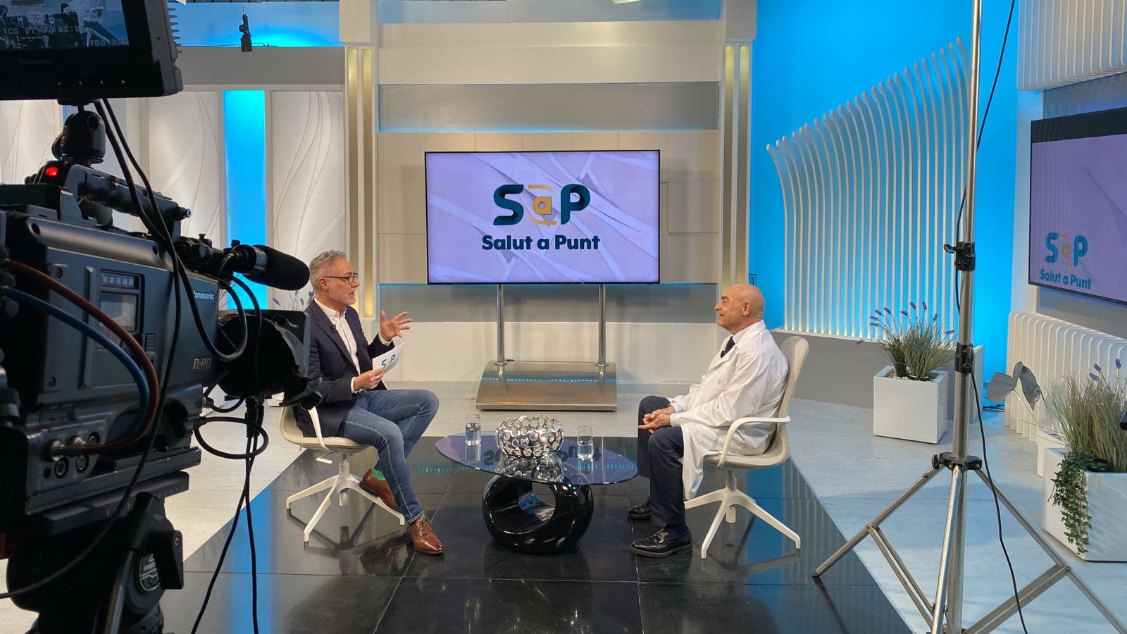 Josep Àngel Ponsoda, presentador de 'Salut a punt', entrevista al doctor José Serres este divendres