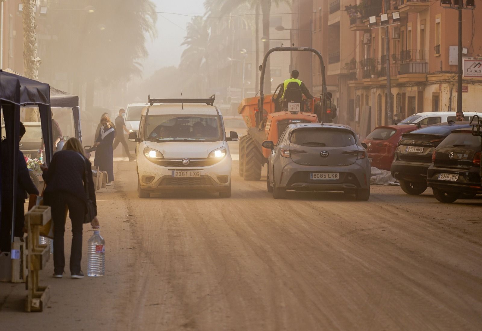 Pols als carrers de Paiporta, a l'Horta Sud, el dia 2 de desembre