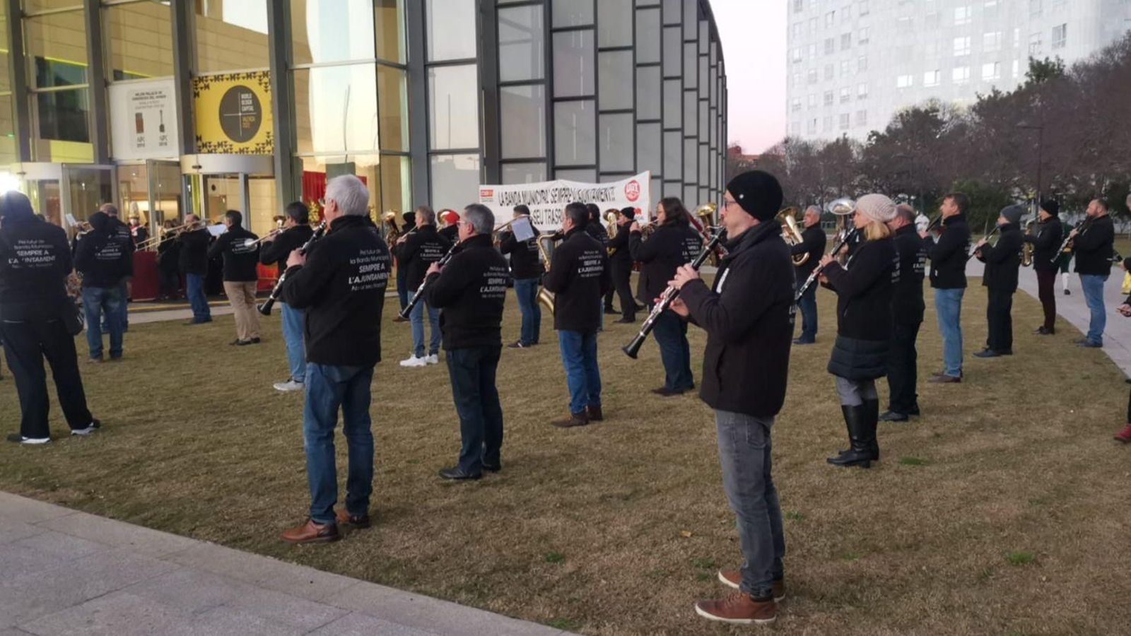 La Banda Municipal de València, en un acte de protesta abans de l'Exaltació