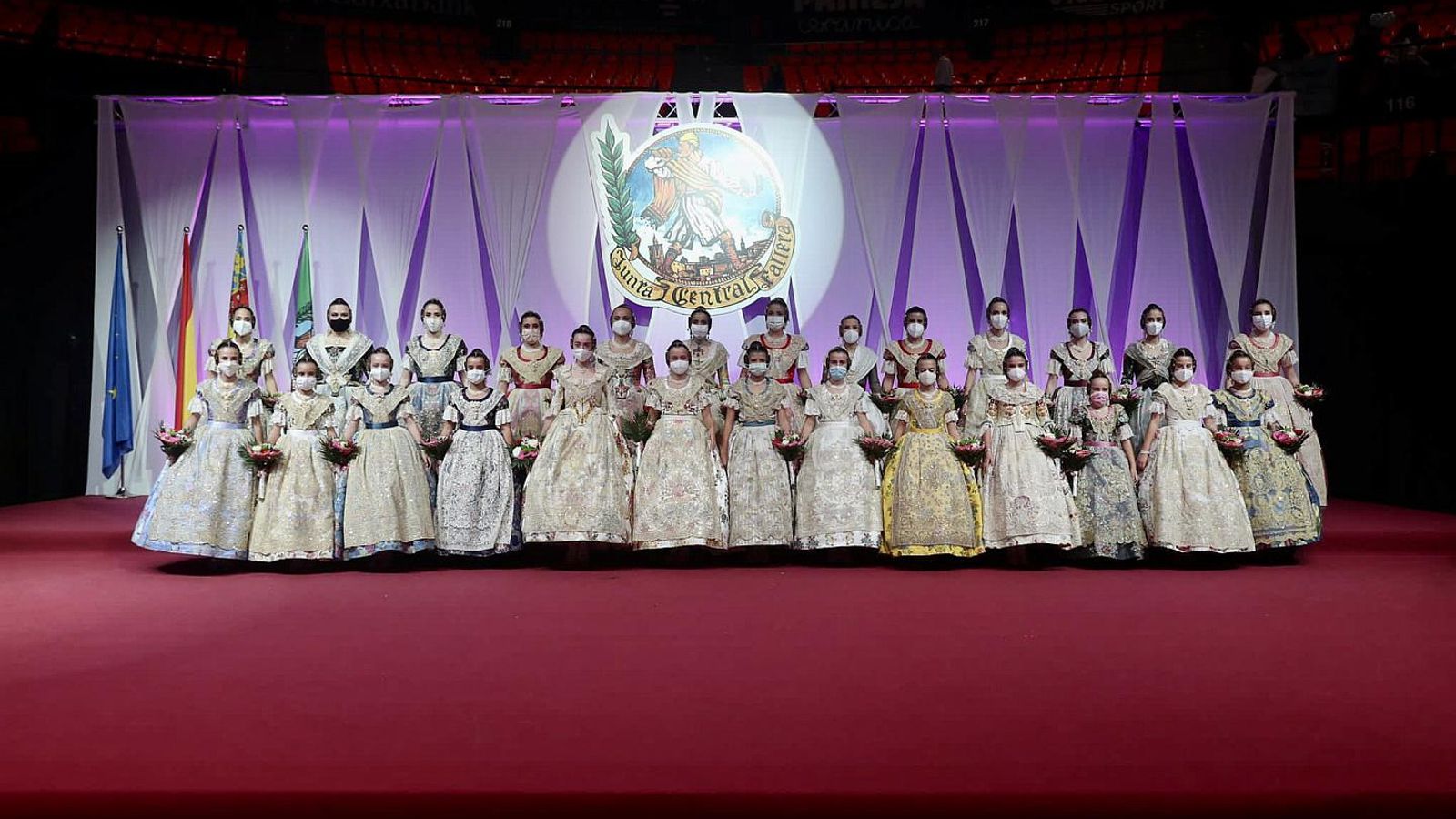 Les Falleres Majors i les seues Corts d'Honor el dia de la selecció