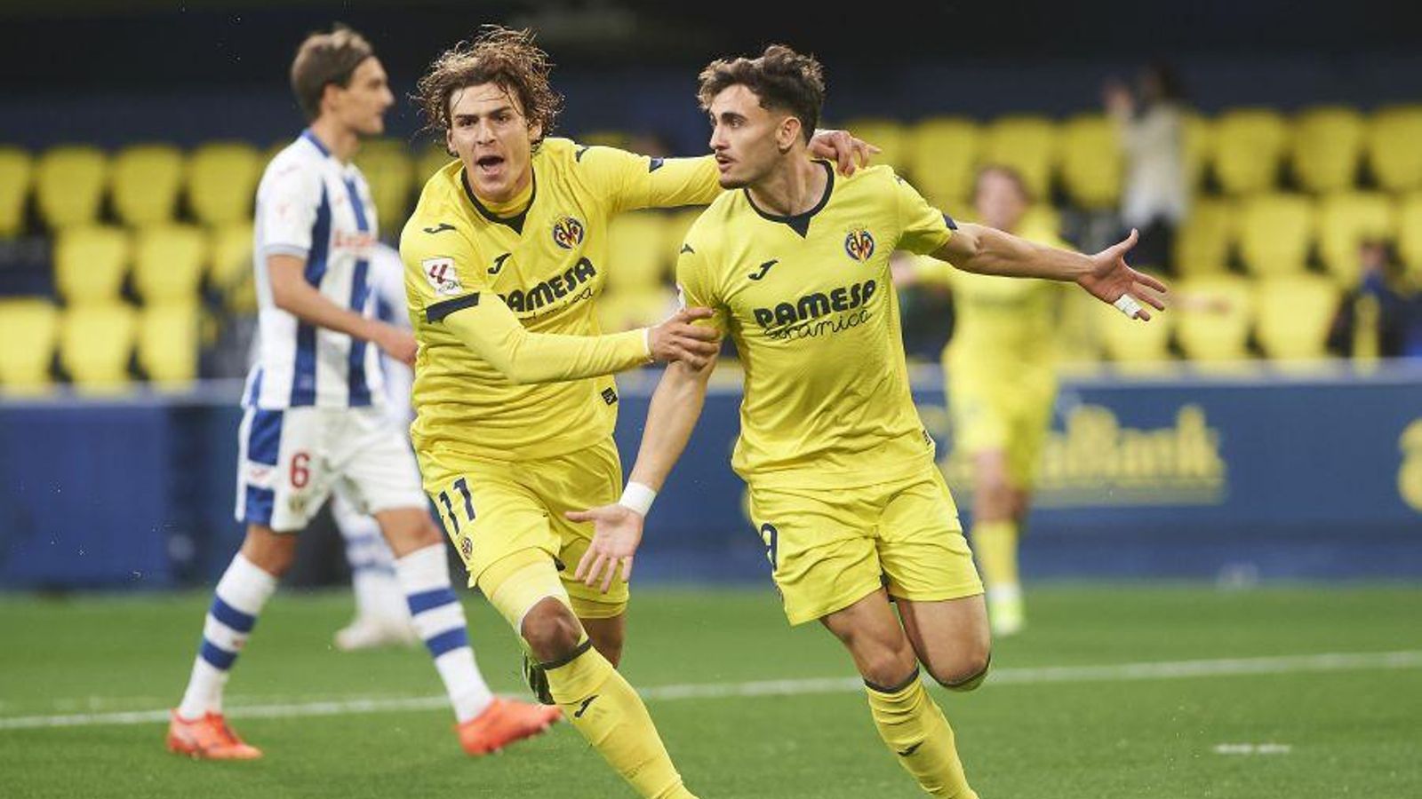 Jorge Pascual i Álex Forés celebren el gol del filial groguet