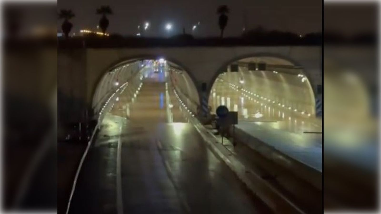 Els túnels de l'AP-7 a Pilar de la Horadada, inundats esta matinada