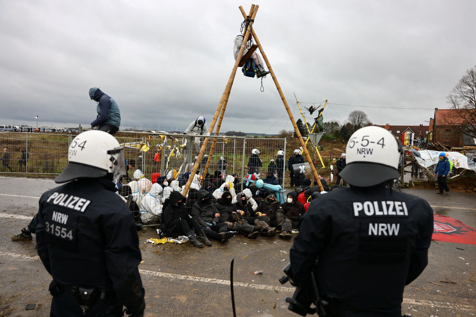 Activistes resisteixen en el desallotjament de Lützerath