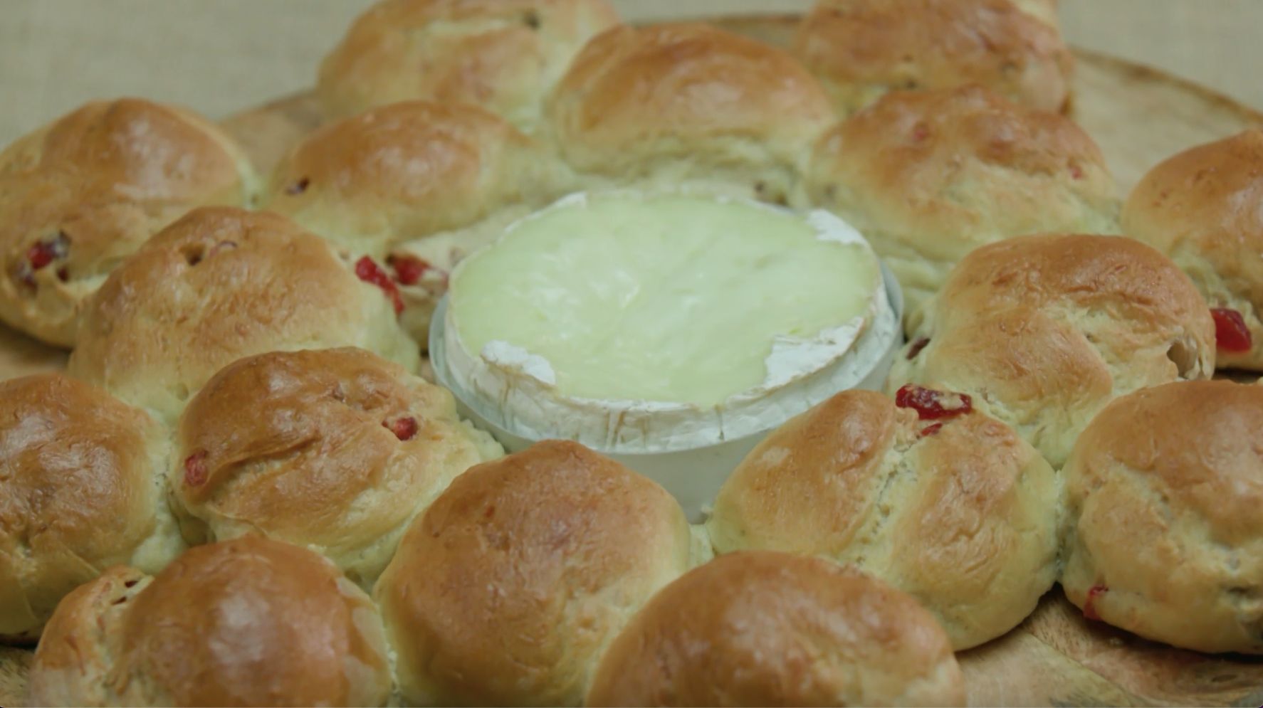 Brioix de llet amb formatge camembert Brioix de llet amb formatge camembert