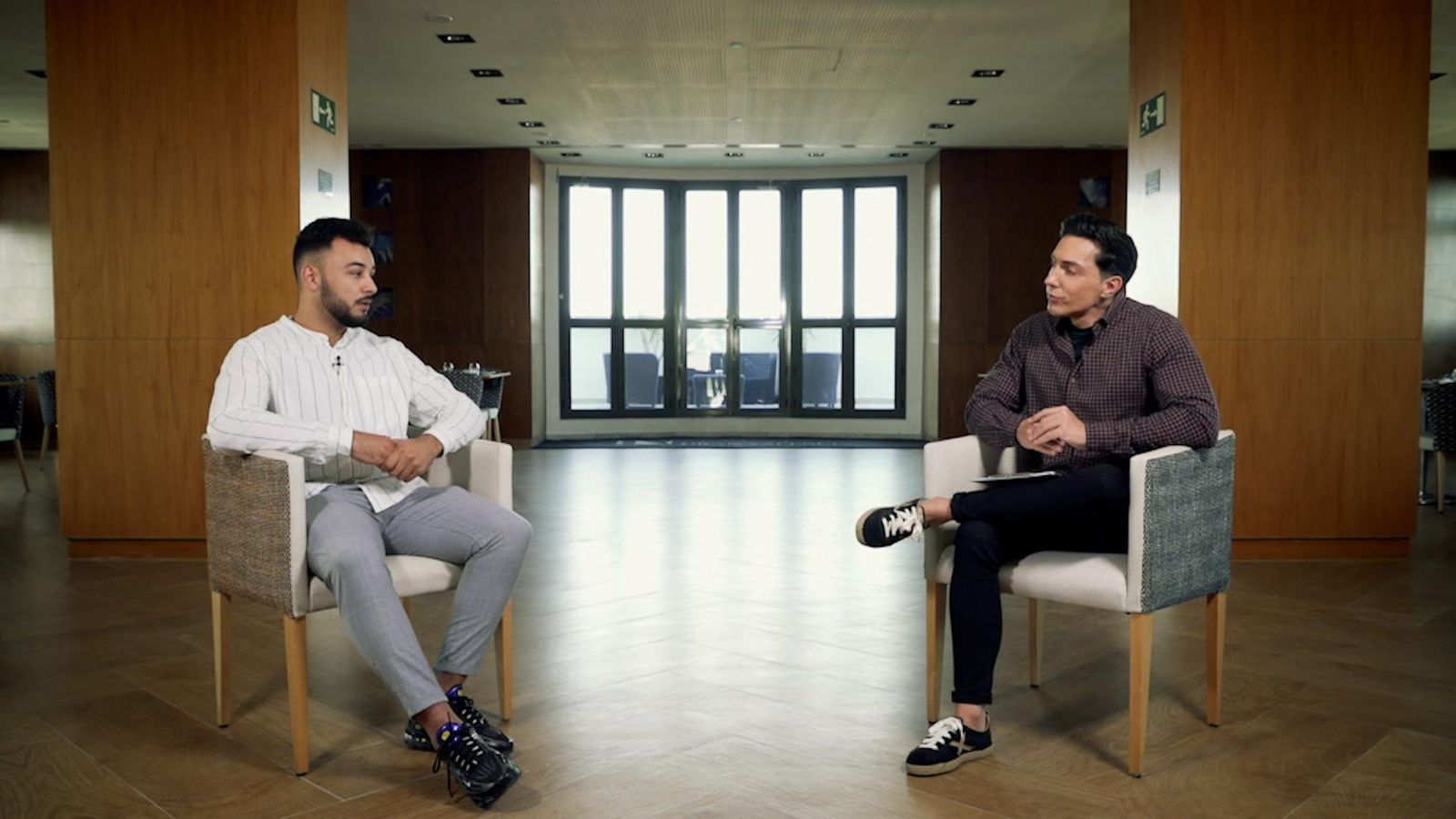 Bérnar Giménez, presentador de 'Zoom', entrevista Mohamed Moussa, a Espanya des de 2017